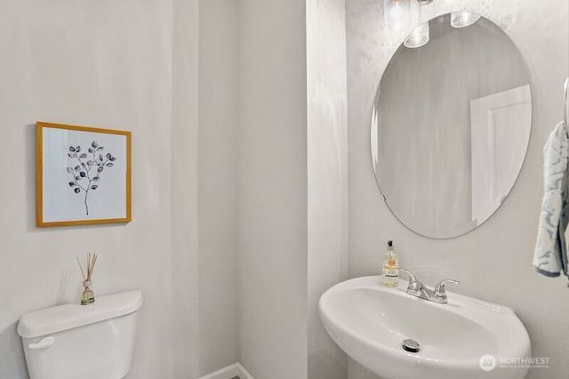 1332 60th Avenue NE, Tacoma, WA 98422