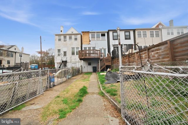 2413 39TH ST NW, Washington, DC 20007