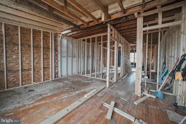 2413 39TH ST NW, Washington, DC 20007