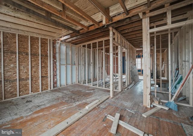 2413 39TH ST NW, Washington, DC 20007