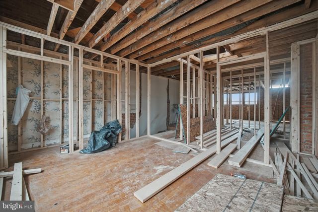 2413 39TH ST NW, Washington, DC 20007