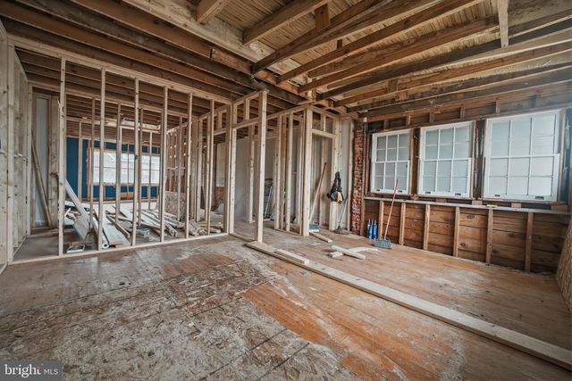 2413 39TH ST NW, Washington, DC 20007