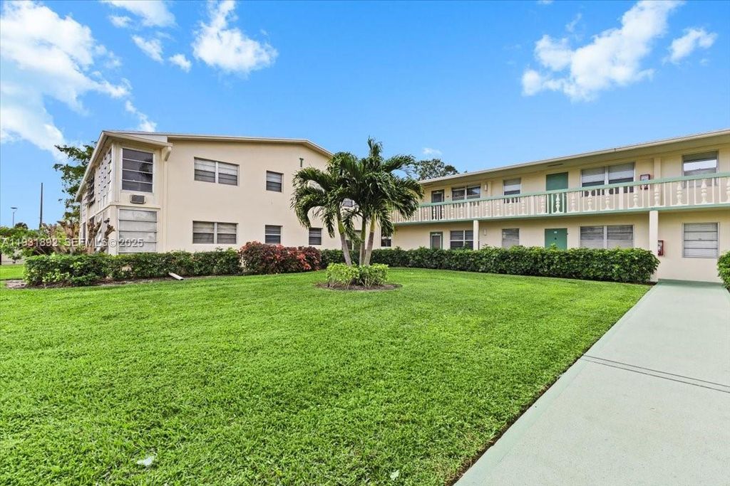 349 Oakridge T 349, Deerfield Beach, FL 33442