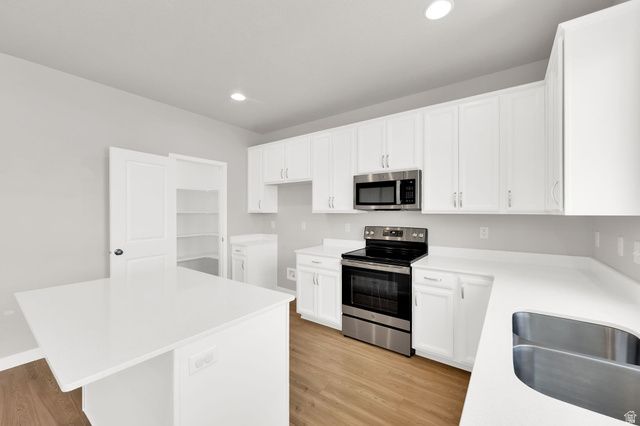 3061 S 2425 W, Syracuse, UT 84075