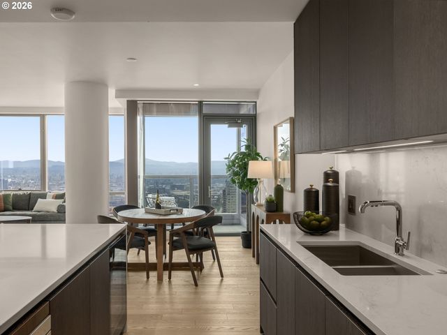 550 Sw 10TH Ave 2408, Portland, OR 97205