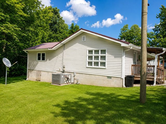 4052 Highland Ln, Crossville, TN 38555