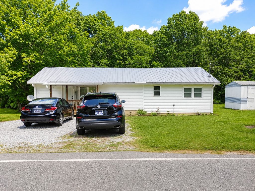 4052 Highland Ln, Crossville, TN 38555