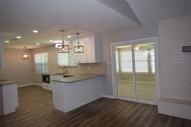 7921 Oak Parkway, Burleson, TX 76028