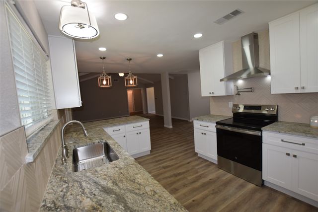 7921 Oak Parkway, Burleson, TX 76028