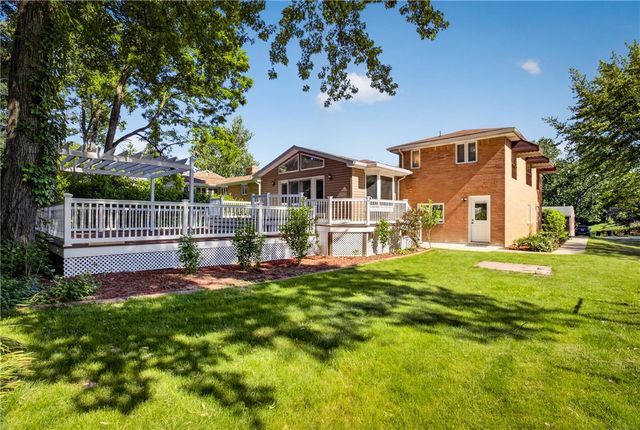 201 Santa Fe Dr, Bethel Park, PA 15102