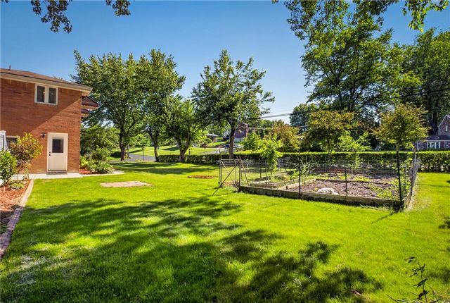 201 Santa Fe Dr, Bethel Park, PA 15102