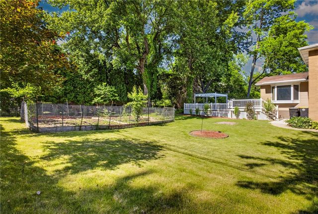 201 Santa Fe Dr, Bethel Park, PA 15102