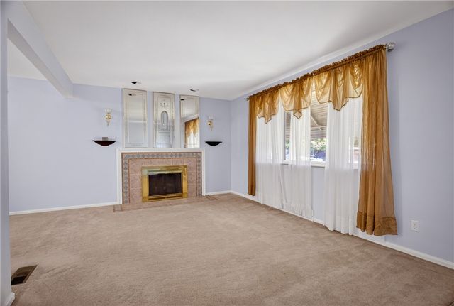 201 Santa Fe Dr, Bethel Park, PA 15102