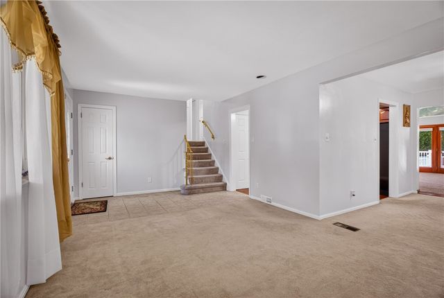 201 Santa Fe Dr, Bethel Park, PA 15102