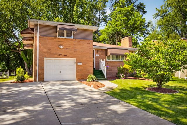 201 Santa Fe Dr, Bethel Park, PA 15102