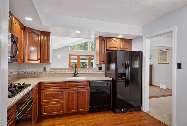 201 Santa Fe Dr, Bethel Park, PA 15102