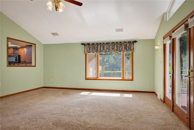 201 Santa Fe Dr, Bethel Park, PA 15102
