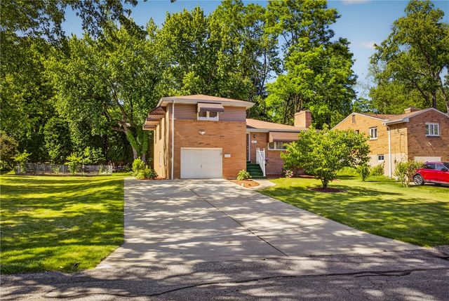 201 Santa Fe Dr, Bethel Park, PA 15102