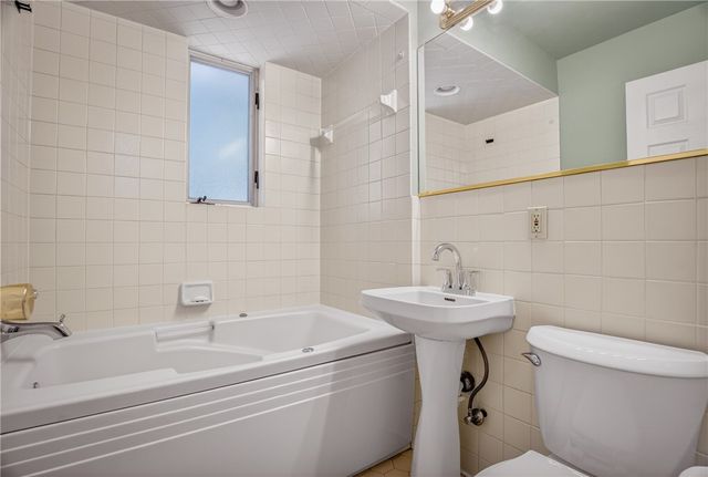 201 Santa Fe Dr, Bethel Park, PA 15102