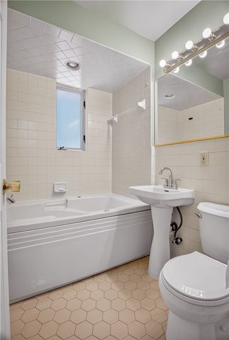 201 Santa Fe Dr, Bethel Park, PA 15102