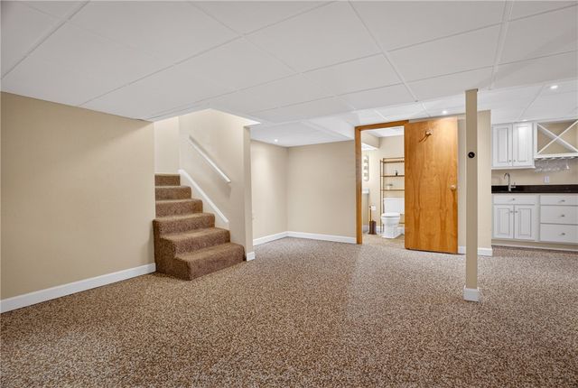 201 Santa Fe Dr, Bethel Park, PA 15102