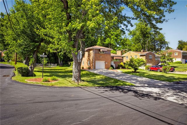 201 Santa Fe Dr, Bethel Park, PA 15102