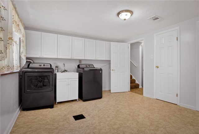 201 Santa Fe Dr, Bethel Park, PA 15102