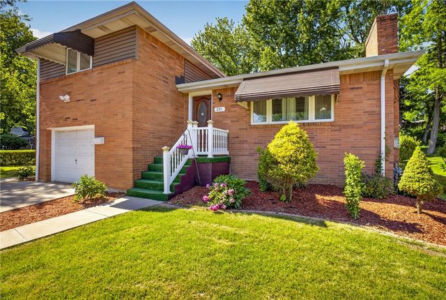 201 Santa Fe Dr, Bethel Park, PA 15102