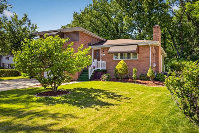 201 Santa Fe Dr, Bethel Park, PA 15102