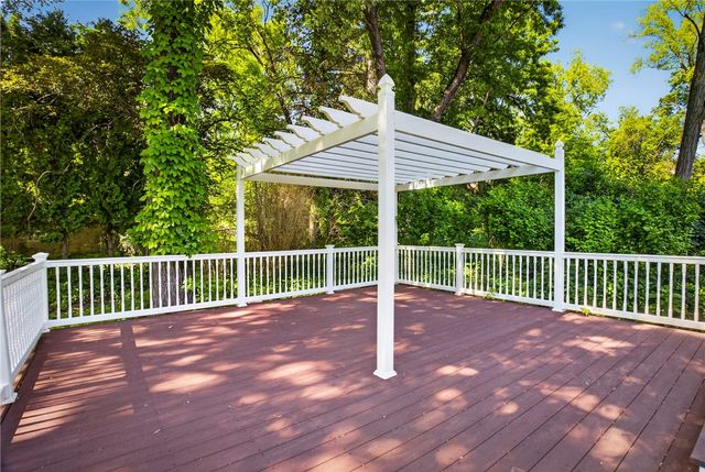 201 Santa Fe Dr, Bethel Park, PA 15102