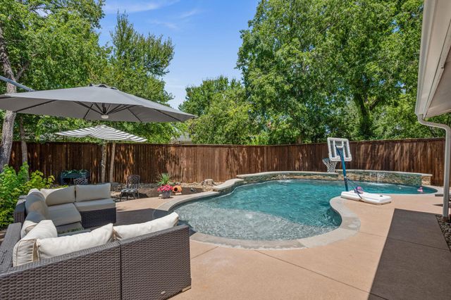 1910 Springwater DR, Round Rock, TX 78681
