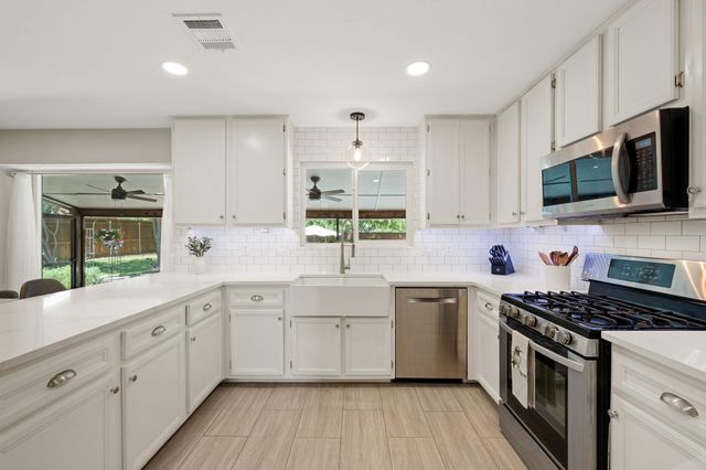 1910 Springwater DR, Round Rock, TX 78681