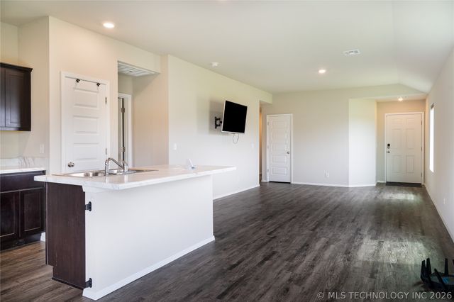20891 McKellop Drive, Kellyville, OK 74039