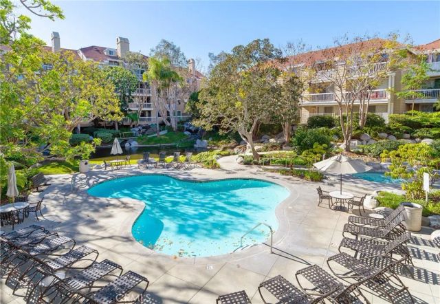 20251 Cape Coral Ln 202, Huntington Beach, CA 92646