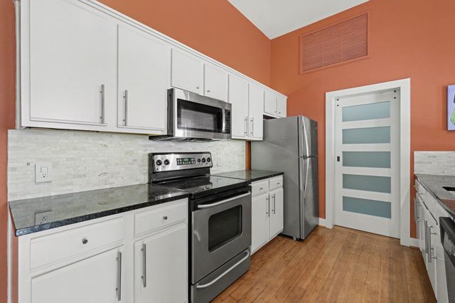 2502 Live Oak Street 338, Dallas, TX 75204