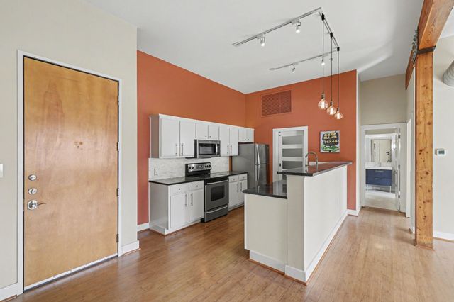2502 Live Oak Street 338, Dallas, TX 75204