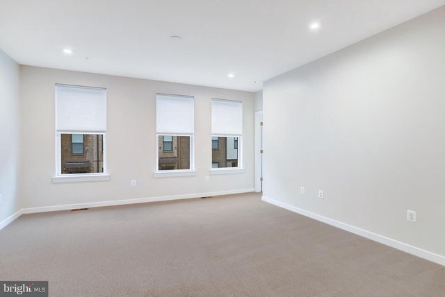 44499 WOLFHOUND SQ, Ashburn, VA 20147