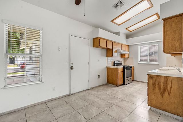 1176 Seneca Dr, Madera, CA 93637