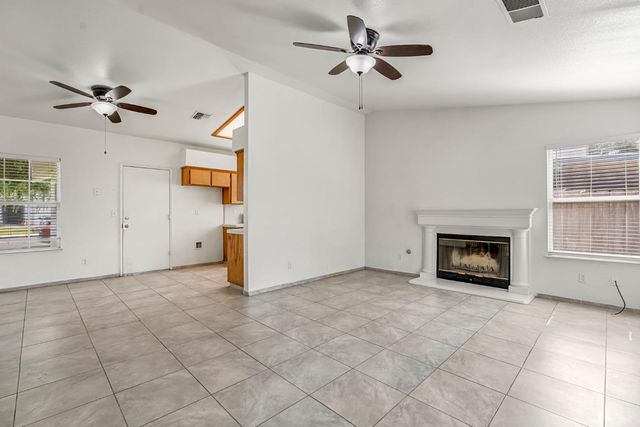 1176 Seneca Dr, Madera, CA 93637