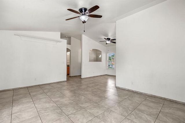 1176 Seneca Dr, Madera, CA 93637