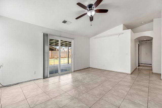 1176 Seneca Dr, Madera, CA 93637