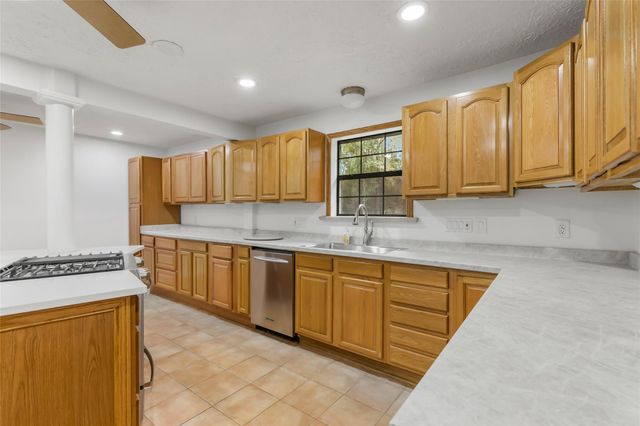 22595 Pineridge Drive, Porter, TX 77365