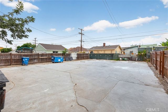 611 W 46th, Los Angeles, CA 90037