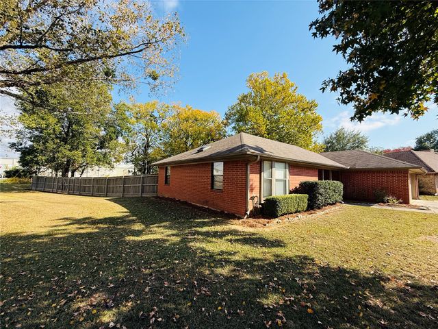 225 SE 35th Street, Paris, TX 75460
