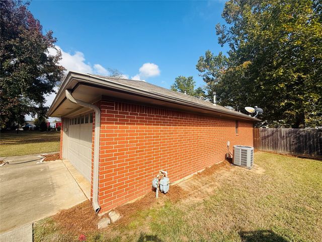 225 SE 35th Street, Paris, TX 75460