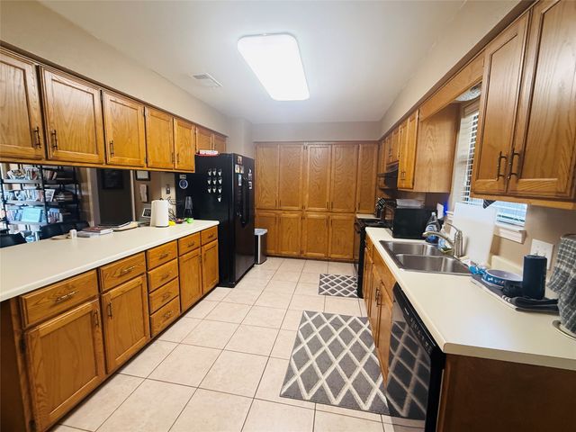 225 SE 35th Street, Paris, TX 75460