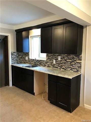 8404 Westminster Avenue, Warren, MI 48089