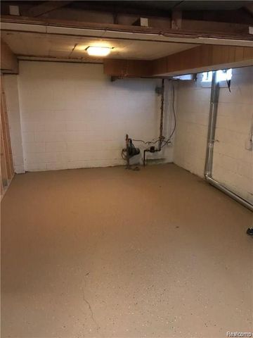 8404 Westminster Avenue, Warren, MI 48089