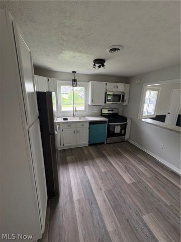 2300 Giffels Drive, Cuyahoga Falls, OH 44221