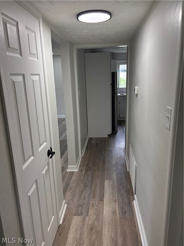 2300 Giffels Drive, Cuyahoga Falls, OH 44221